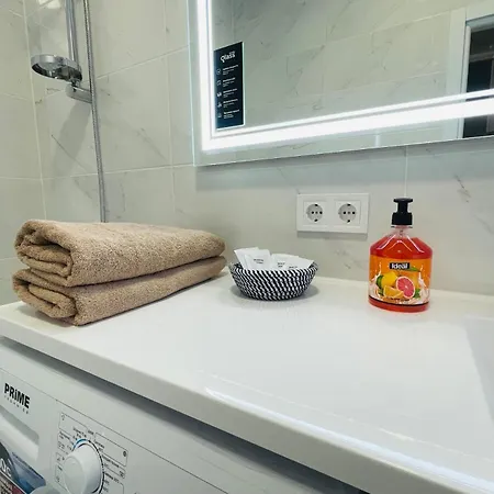 на куліша 3, сучасні біля оперного * Λβιβ