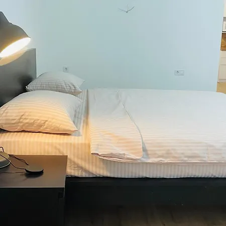 на куліша 3, сучасні біля оперного Apartament