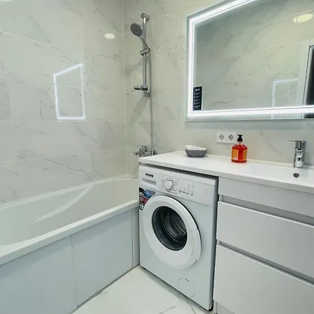 на куліша 3, сучасні біля оперного Apartmán *