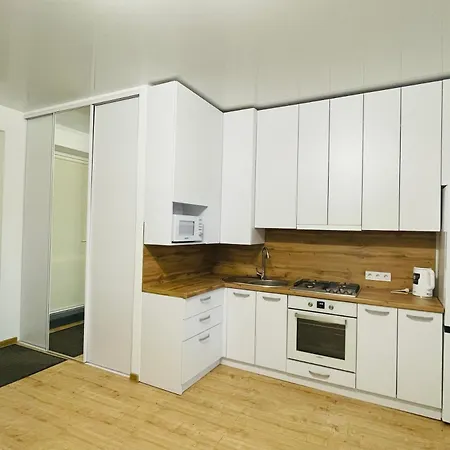 на куліша 3, сучасні біля оперного *