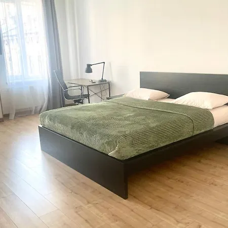 на куліша 3, сучасні біля оперного Lvov