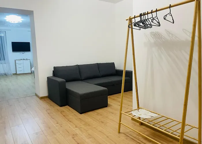 на куліша 3, сучасні біля оперного *