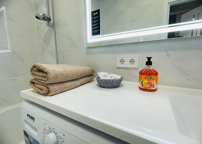 на куліша 3, сучасні біля оперного * לבוב