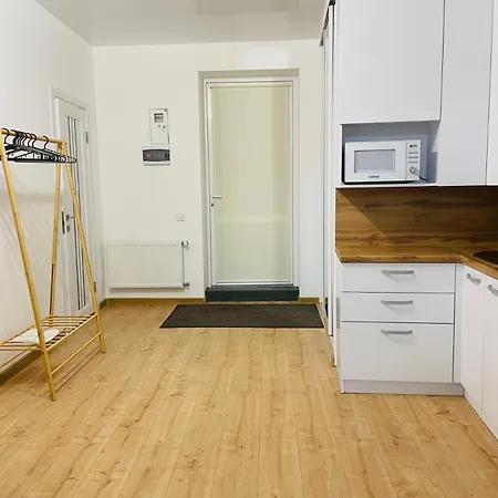 на куліша 3, сучасні біля оперного * Λβιβ