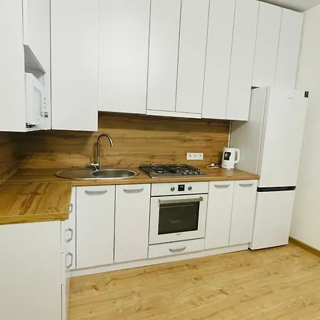 на куліша 3, сучасні біля оперного Lviv