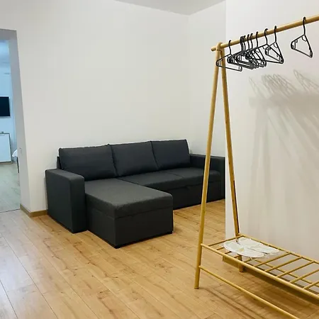 на куліша 3, сучасні біля оперного *