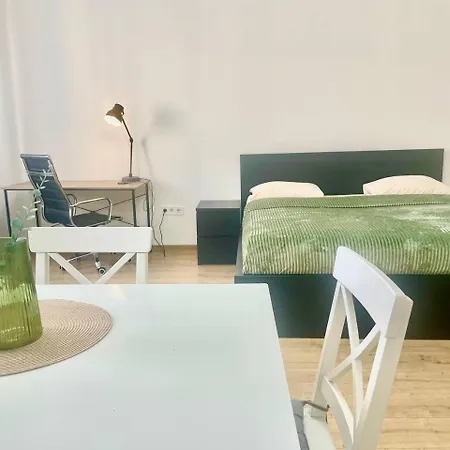 Apartman на куліша 3, сучасні біля оперного *