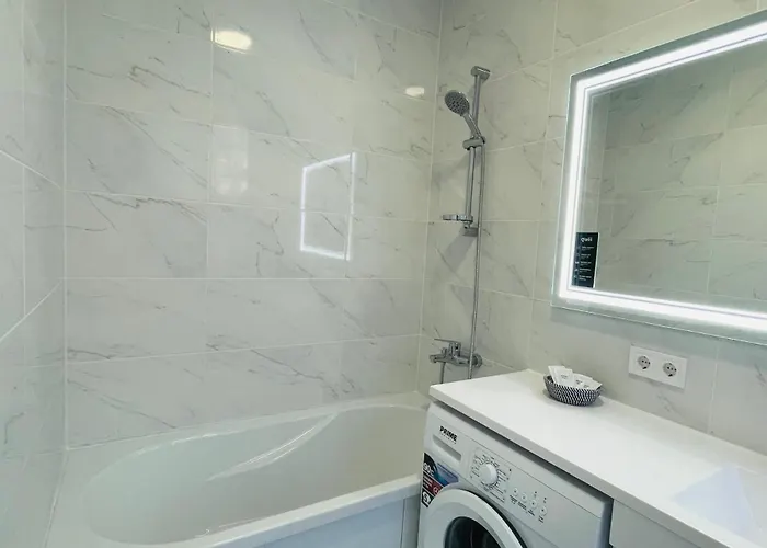 на куліша 3, сучасні біля оперного * Λβιβ