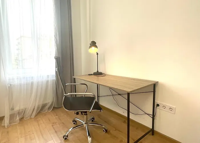 на куліша 3, сучасні біля оперного * Λβιβ